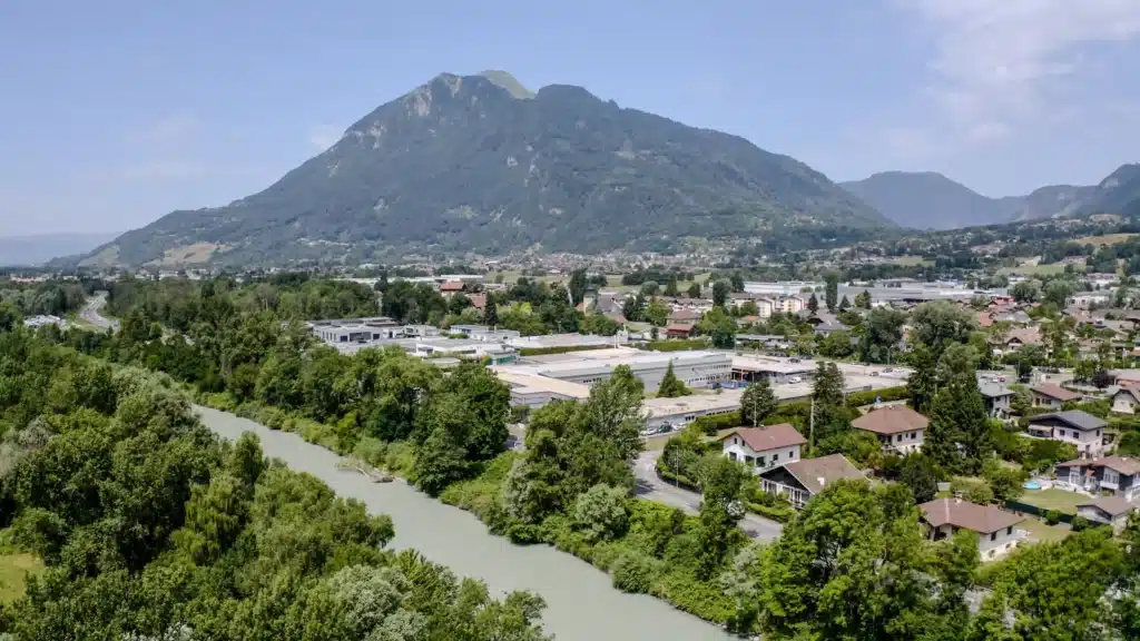 Amphenol-Socapex_Burt-Prod_027-Video-industrie-thyez-scaled-1